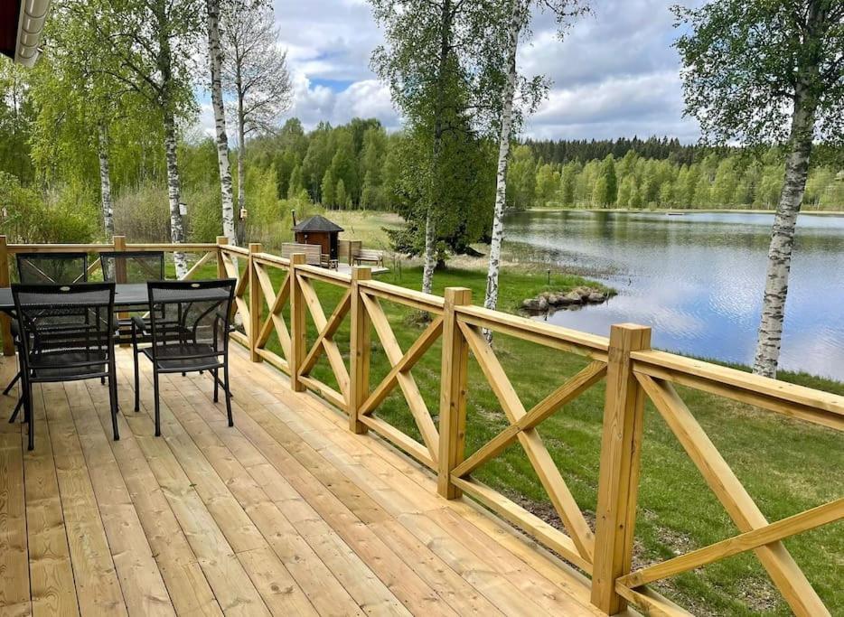 Mysig Stuga Med Sjoetomt, Naera Jaervsoebacken エクステリア 写真