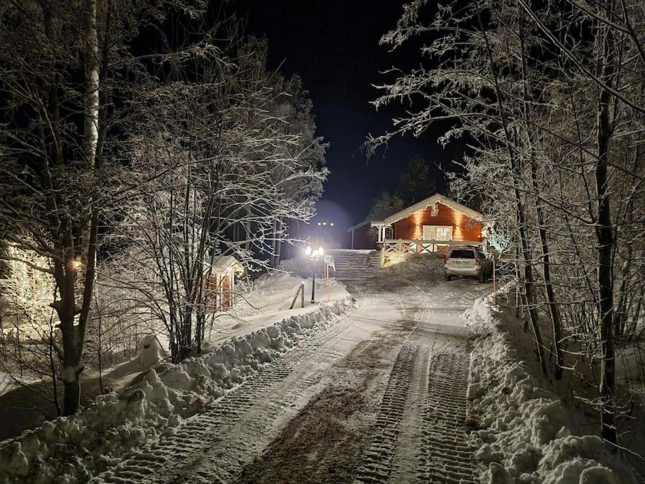 Mysig Stuga Med Sjoetomt, Naera Jaervsoebacken エクステリア 写真